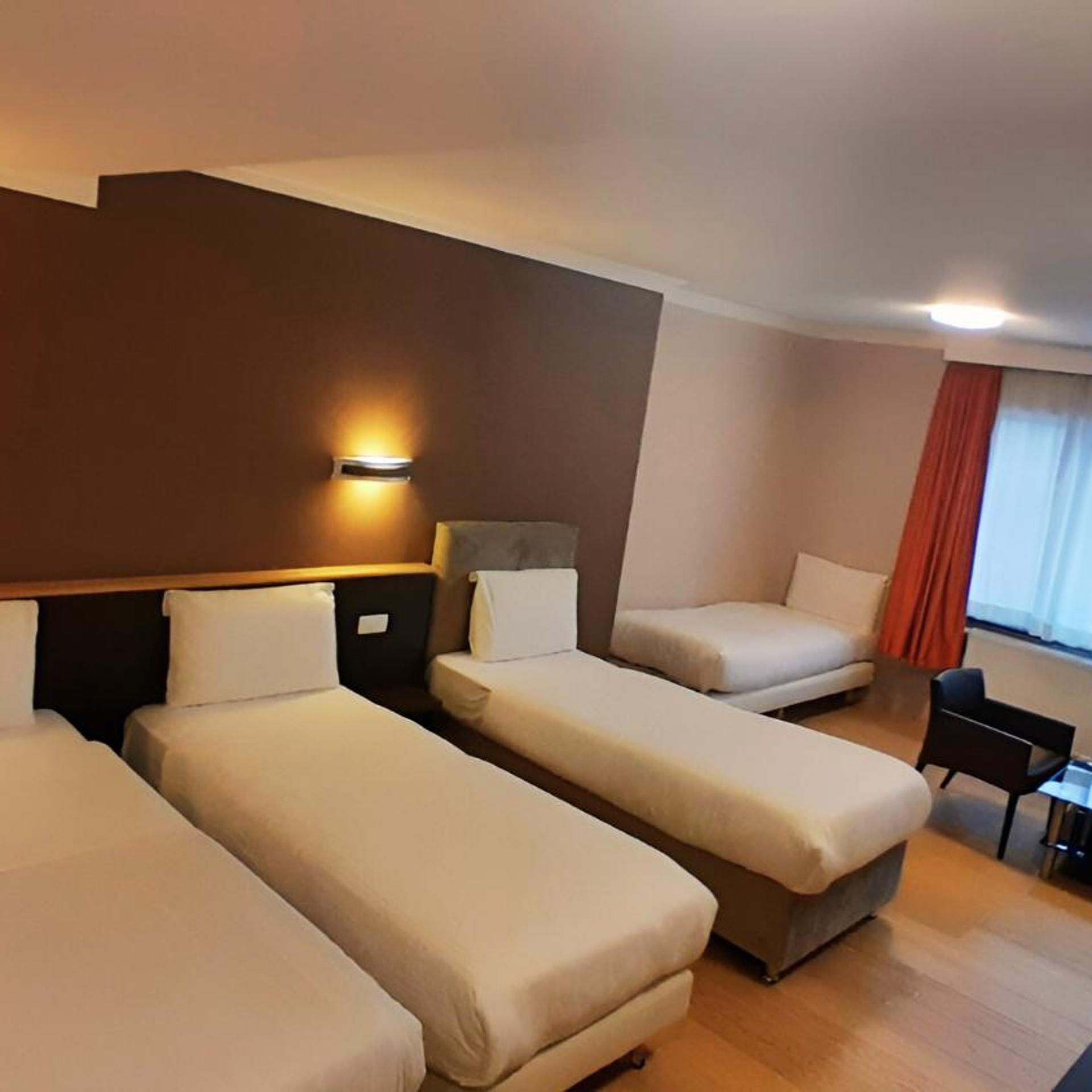 غرفة سوبيريور رباعية بسرير فردي، Hotel Taormina Brussels Airport 2/10