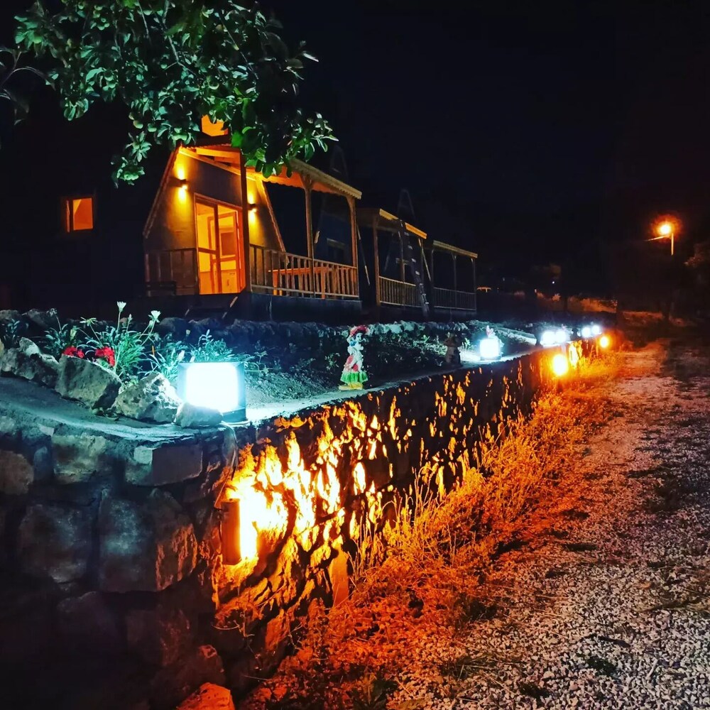 Hayela Bungolow Otel ve Restaurant Karaburun 33/34
