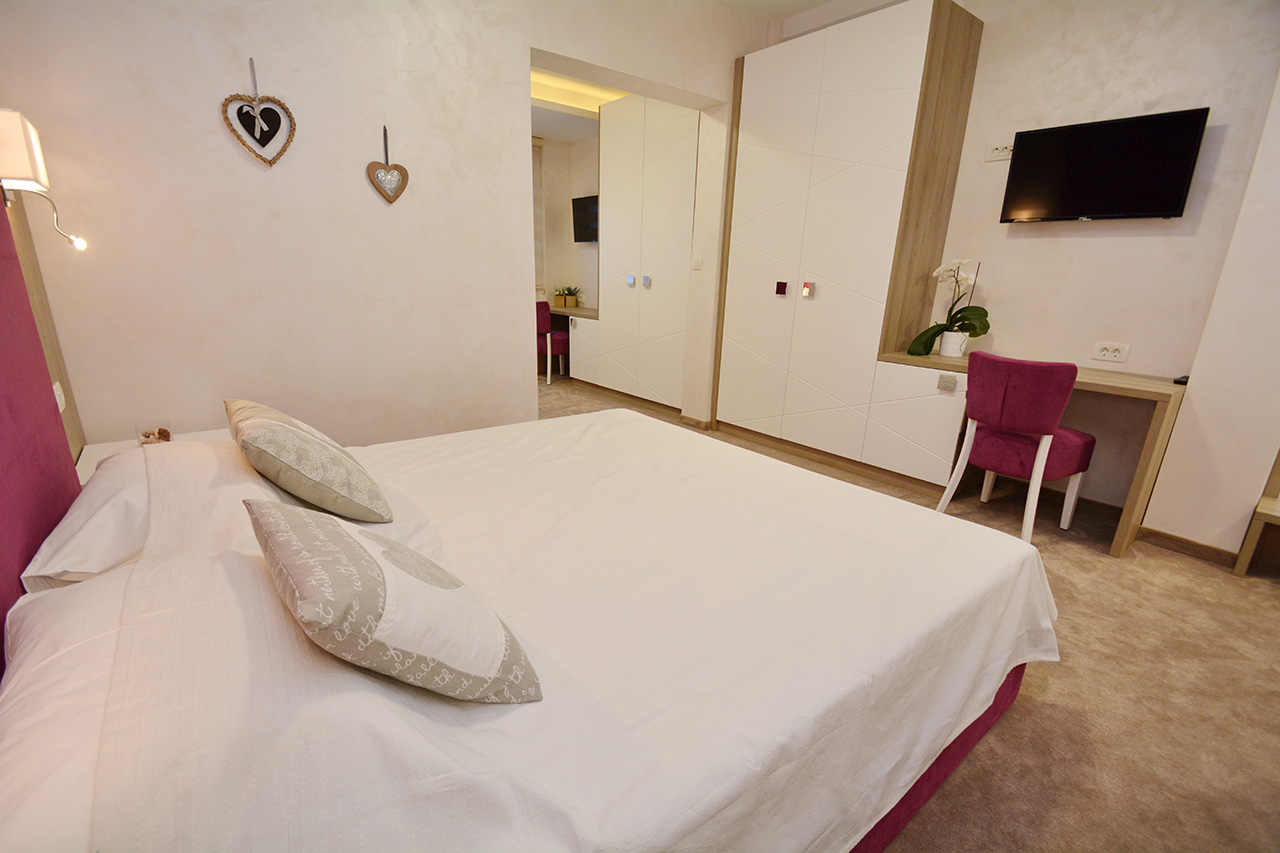Hotel Hermes 11/67
