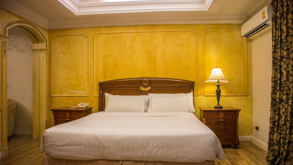 JUNIOR SUITE