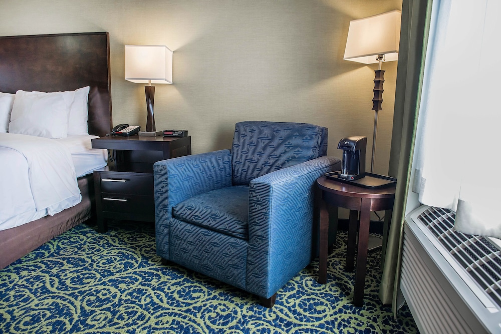 Comfort Inn and Suites Butler 24/38