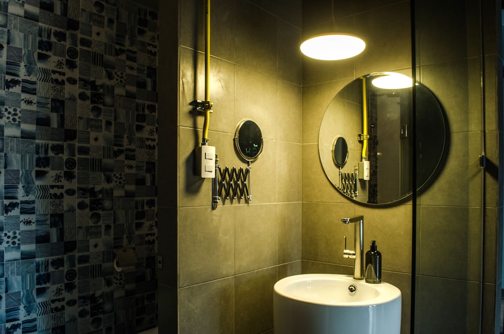 Whereder Poshtel 48/50