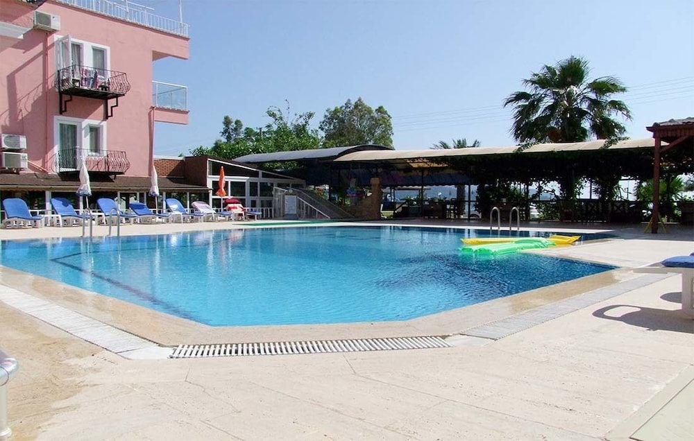 Yucel Hotel 3/50