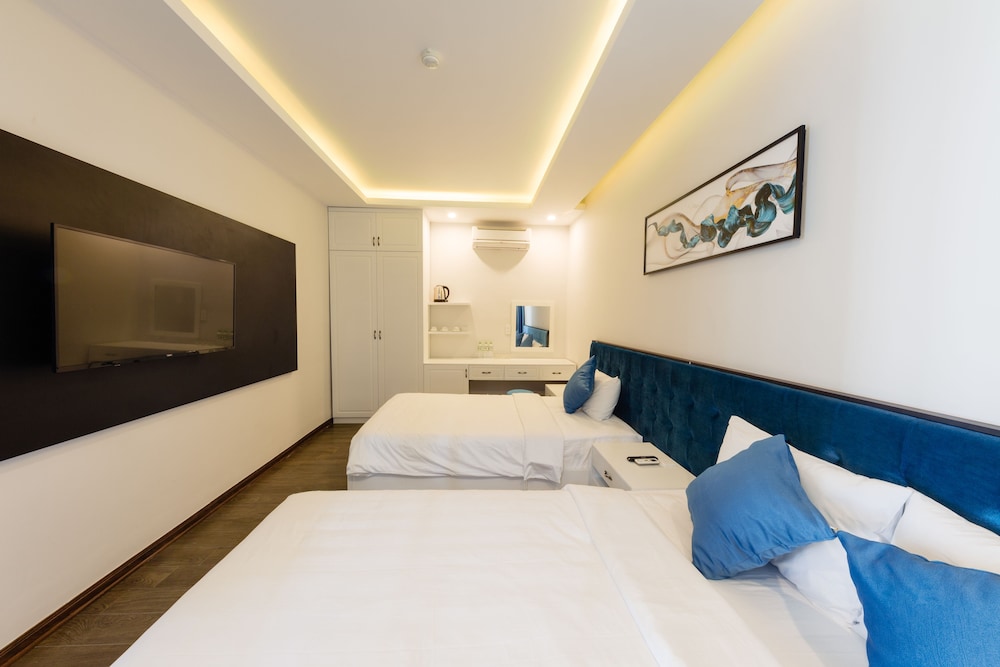 Avon Hotel 24/54
