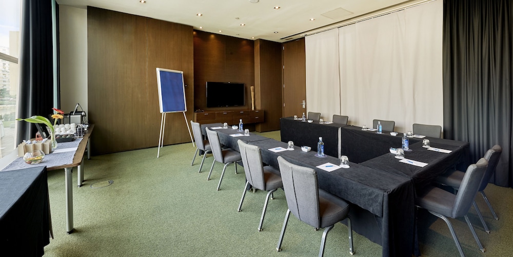 Hyatt Regency Barcelona Tower 70/82