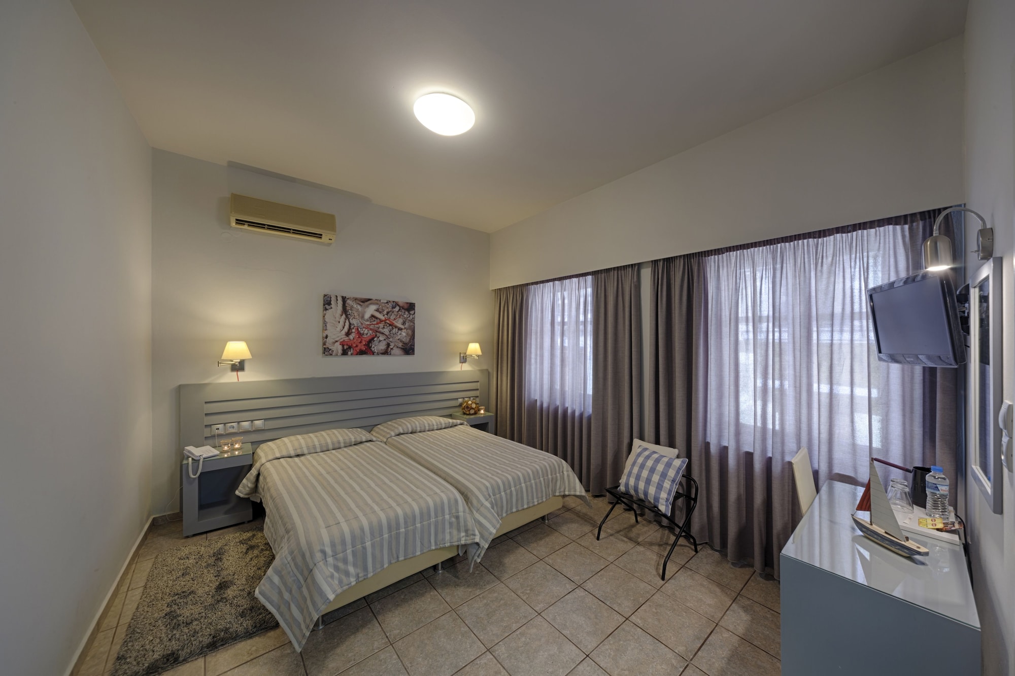 ROOM, TWIN BEDS, SHARED TERRACE