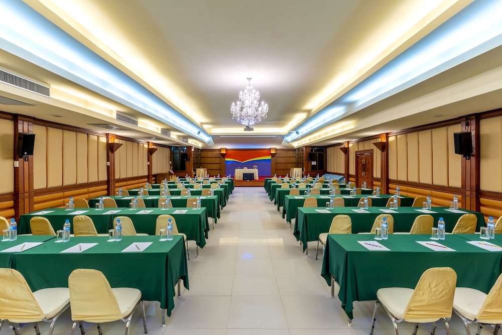 COCONUT BEACH RESORT 61/74