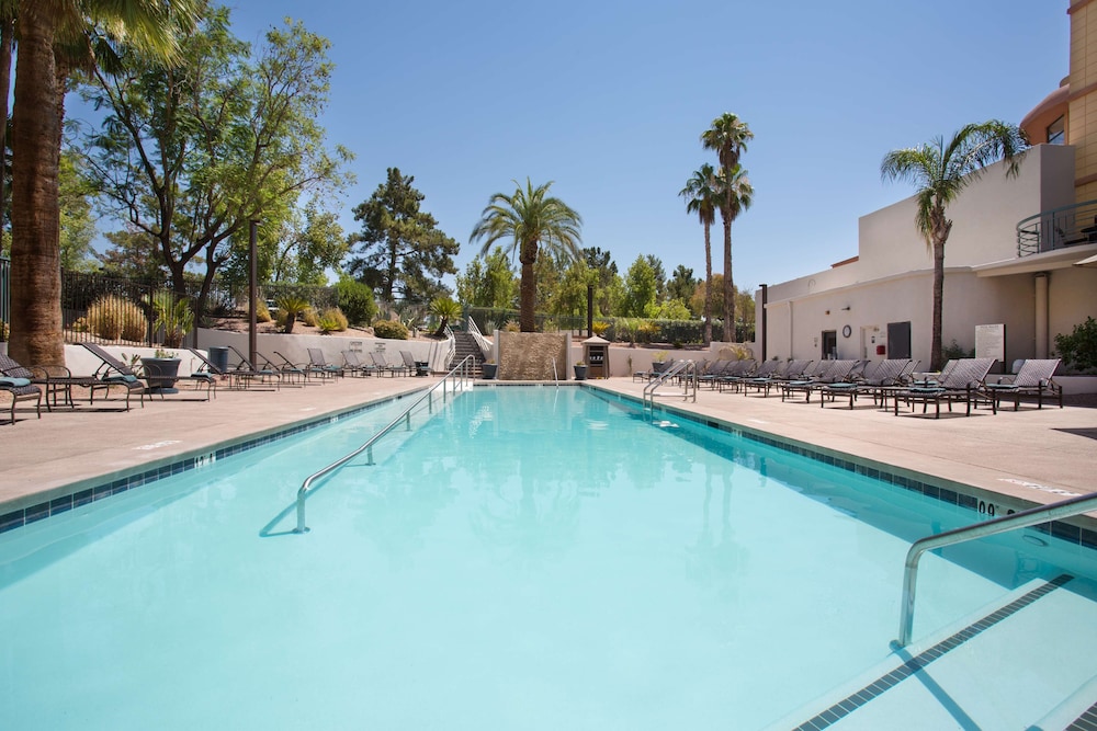 Embassy Suites by Hilton Phoenix Biltmore 9/45