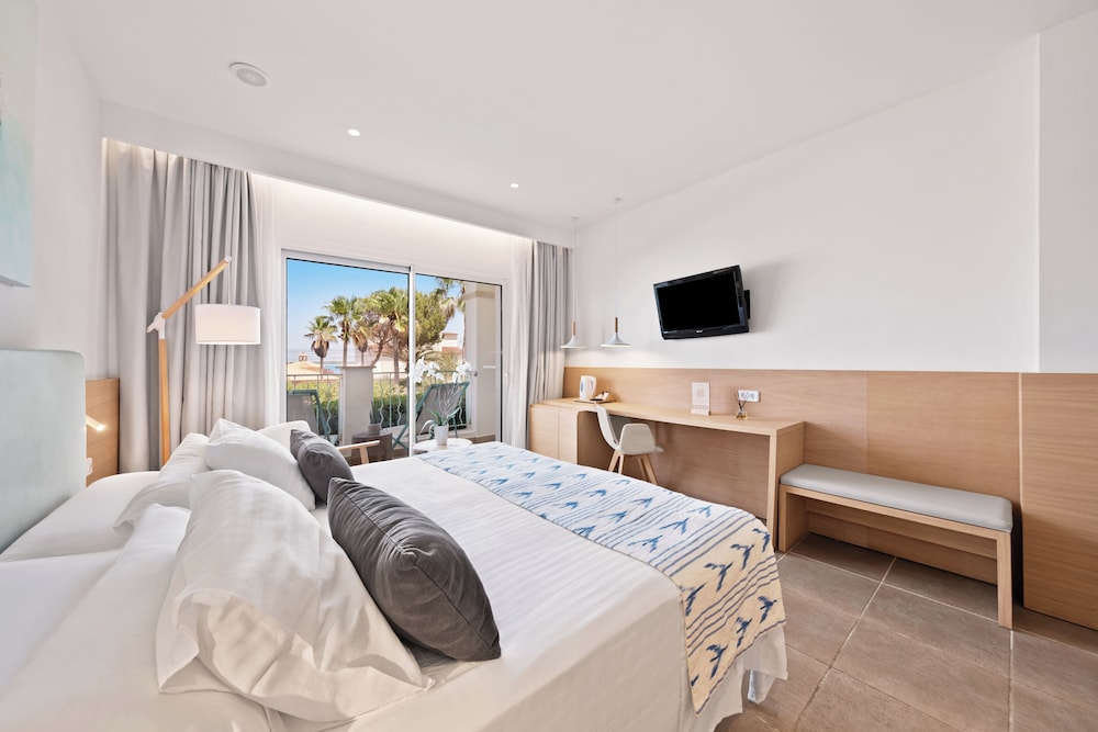 غرفة سوبيريور بسريرين منفصلين بشرفة، HOTEL VILLA CHIQUITA 5/10