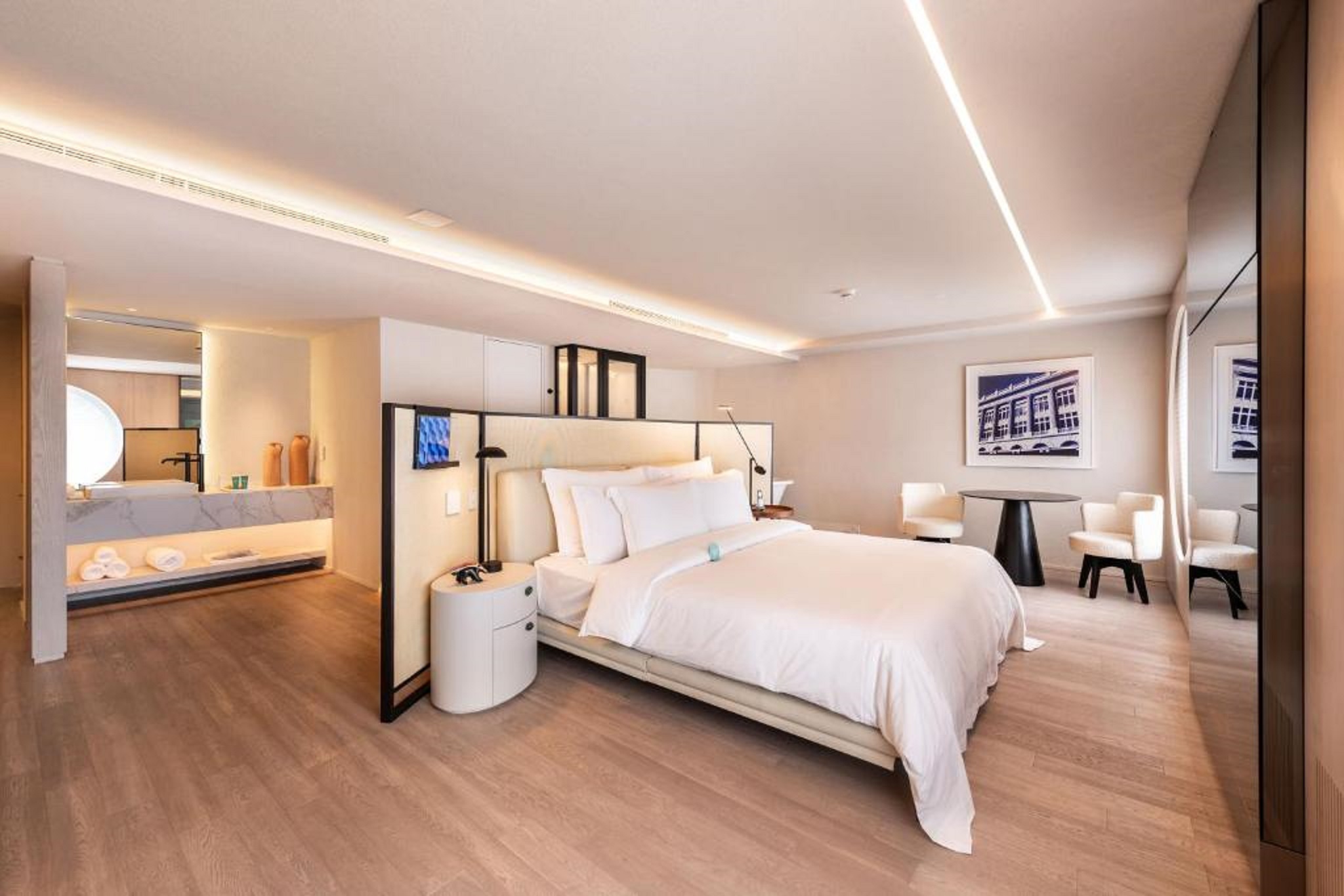 Mayfair, Suite, Single