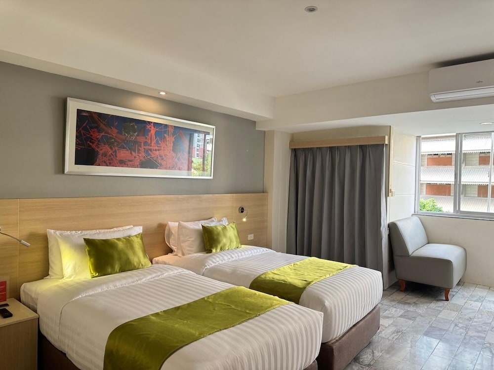 iCheck inn Thapra 24/44