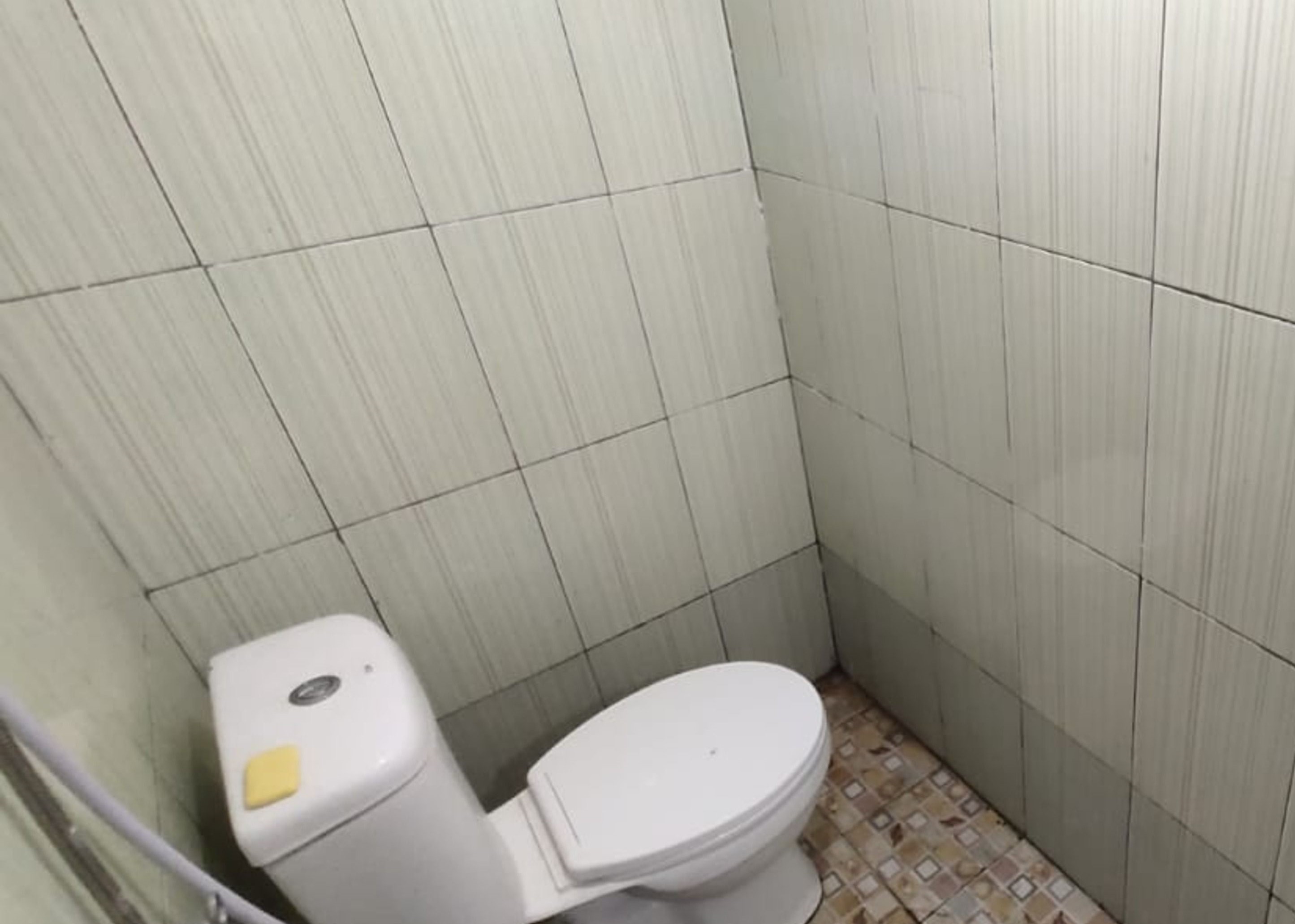 Room, Double Bed, No Air Condition، Limasan Mbah Darmo by ZUZU 2/2