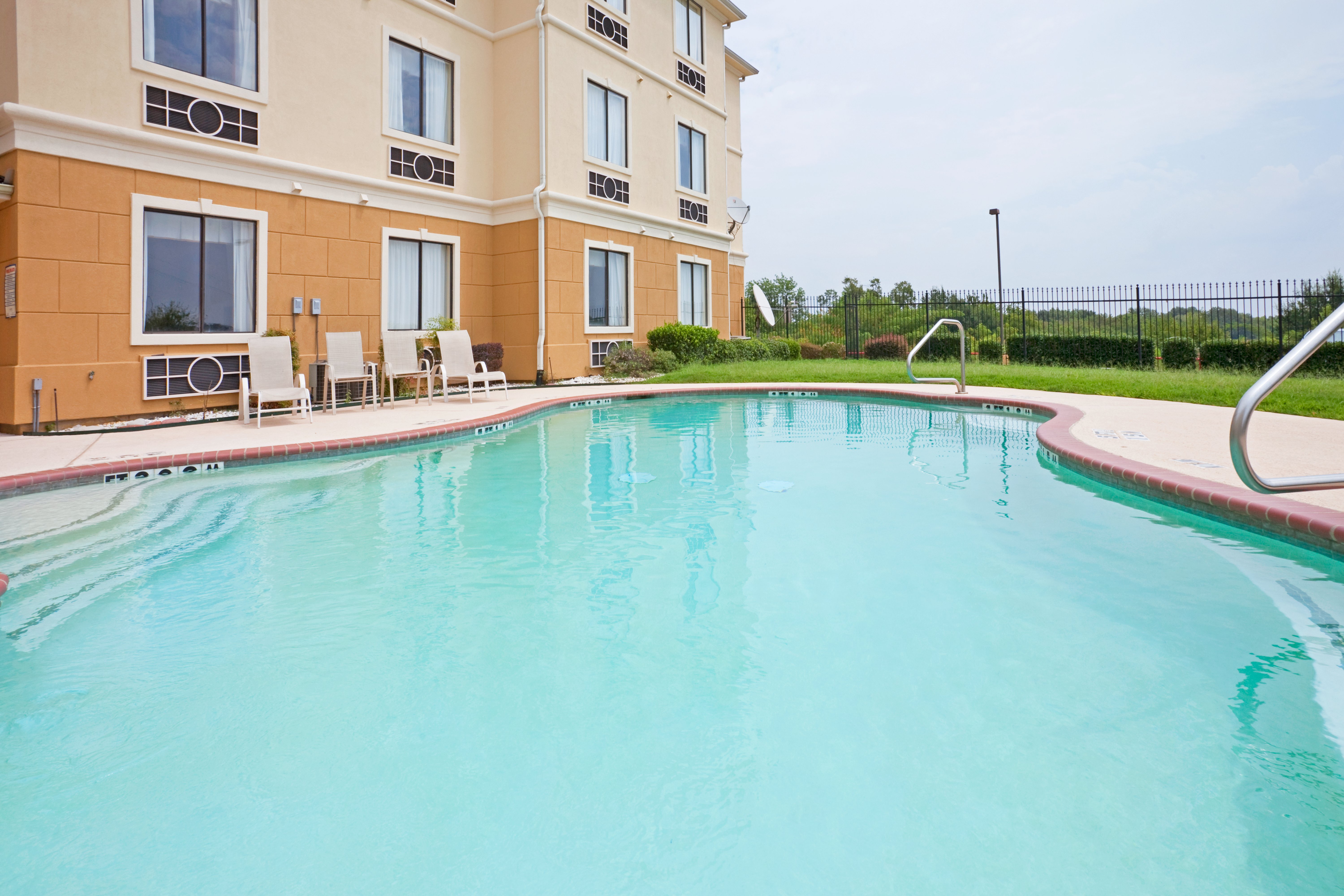 Holiday Inn Express Hotel Suites Mount Pleasant 8/61