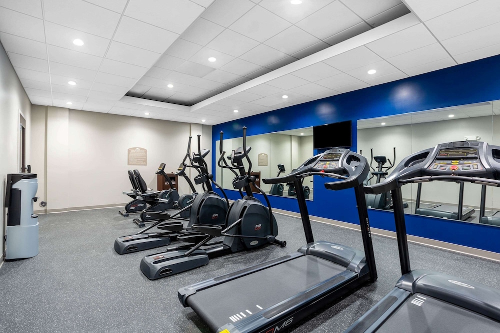Microtel Inn Suites by Wyndham South Hill 15/19
