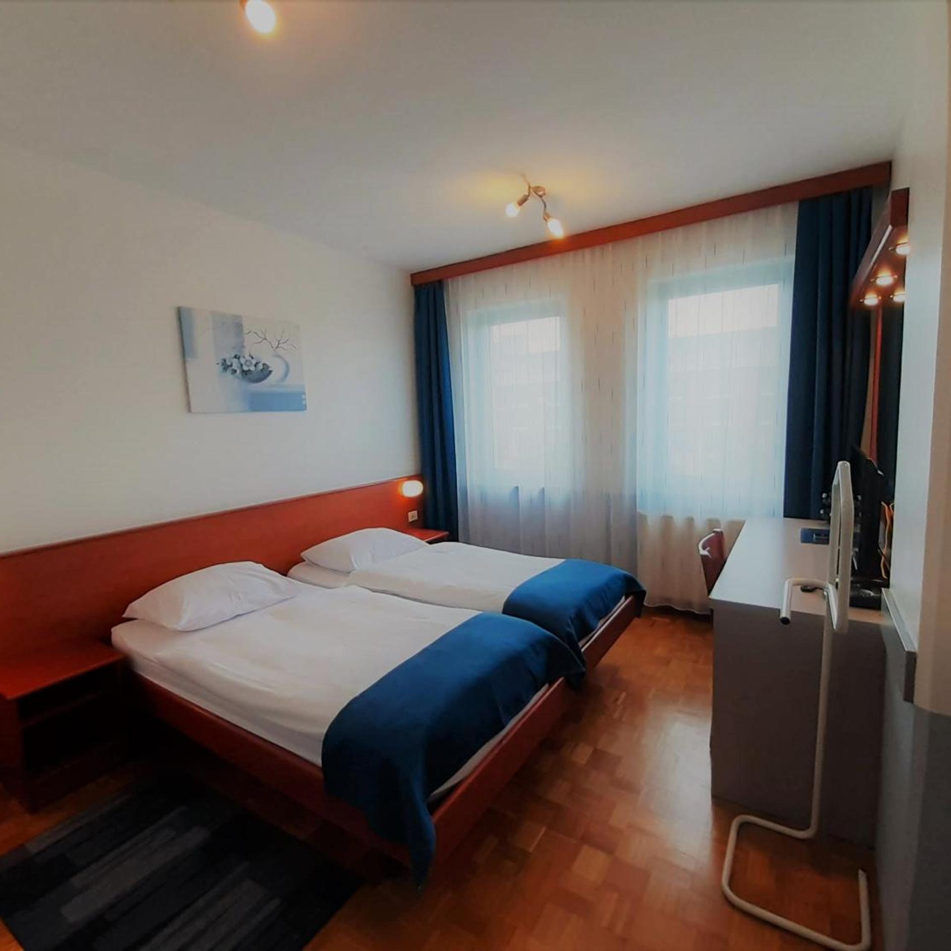Room, Twin Beds