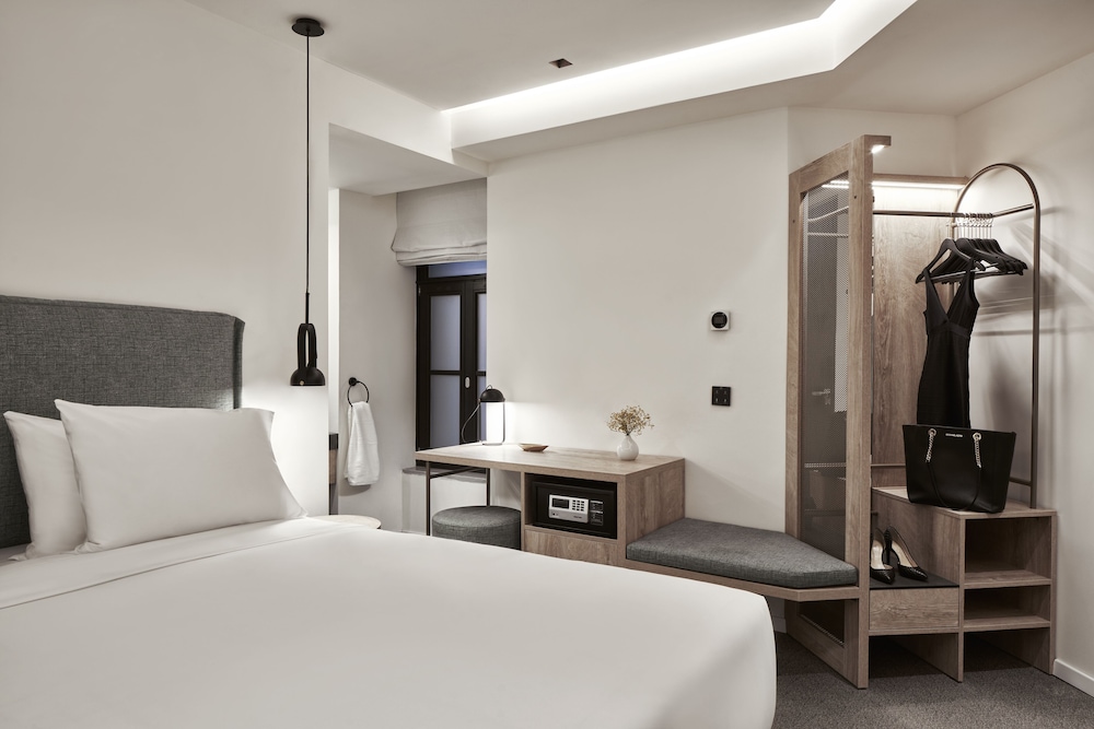 COZY, DOUBLE BED