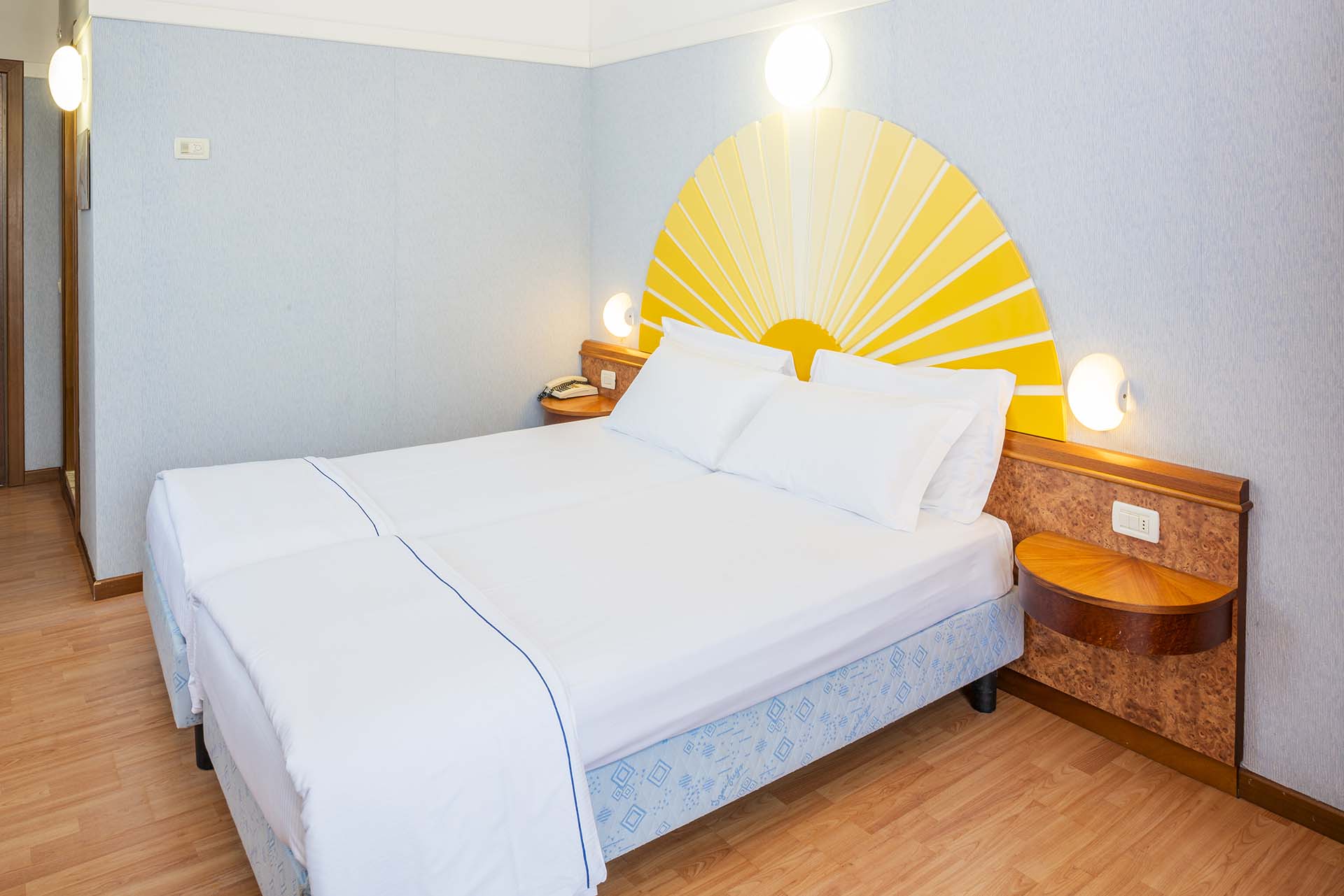 Room, Double or Twin Bed, Lake View