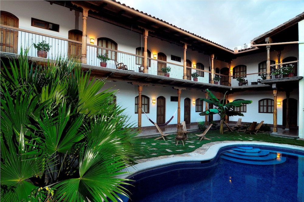 Hotel Patio Del Malinche 40/41