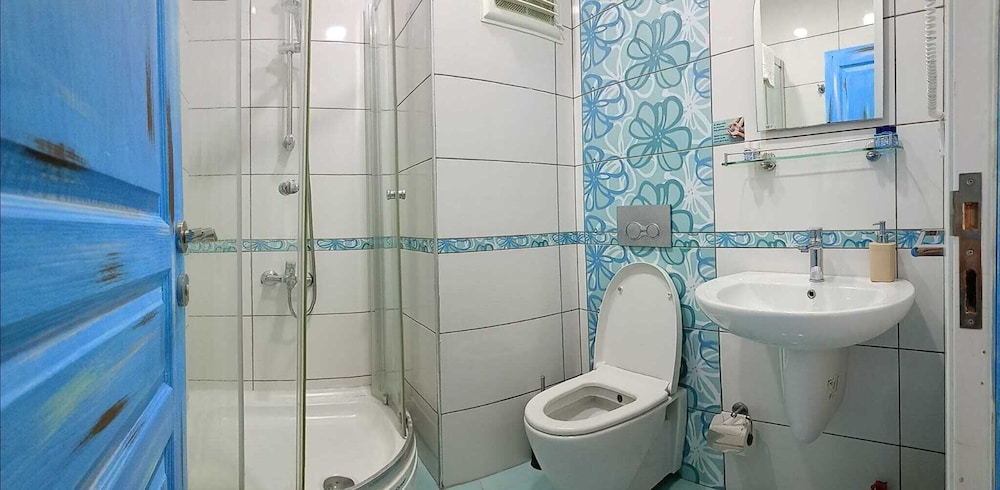 Mai Hotel 49/50