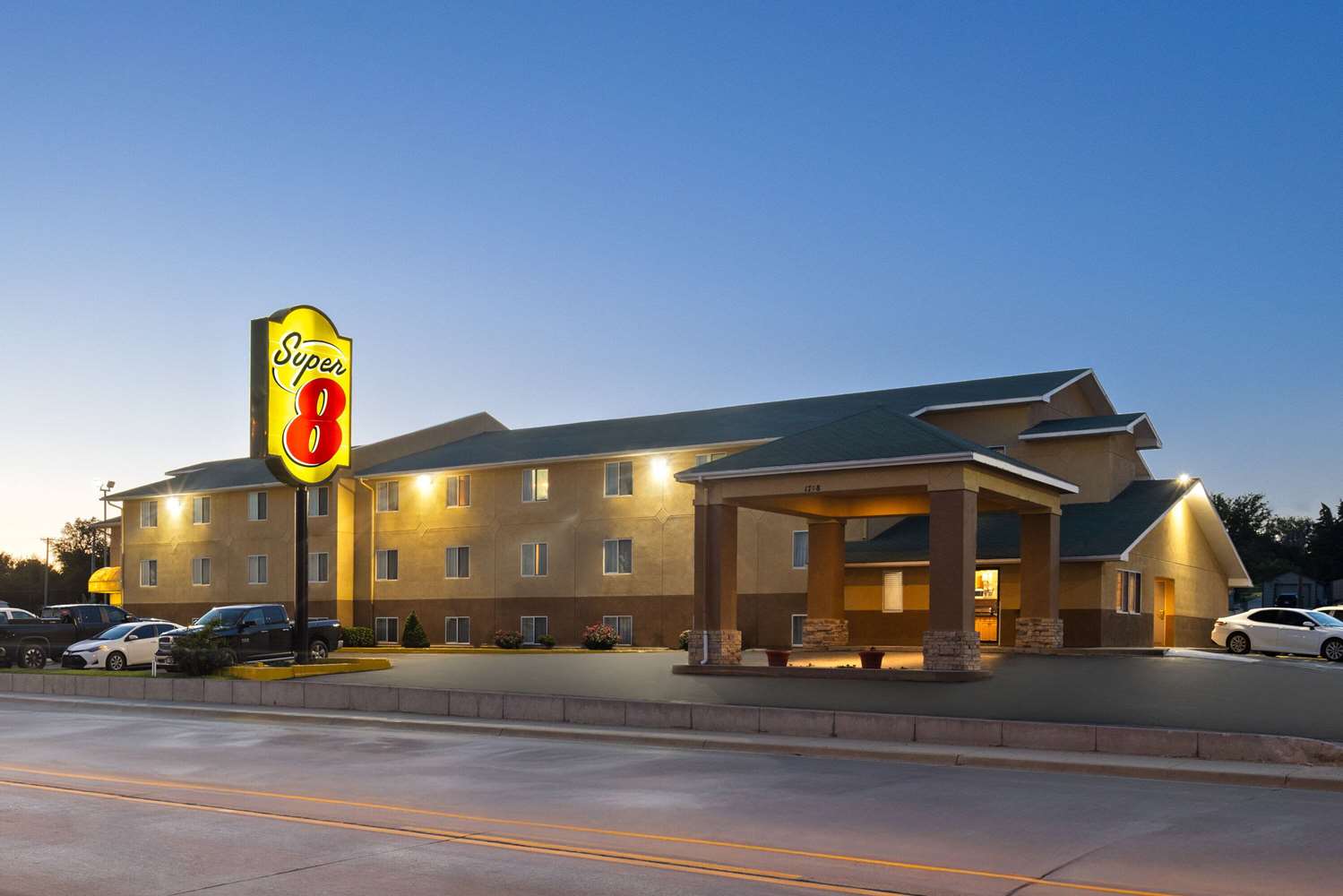 Super 8 by Wyndham Dodge City 1/23