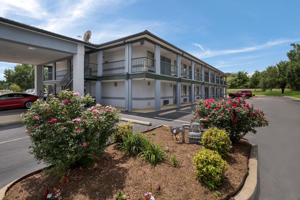 Econo Lodge Ripley 2/30