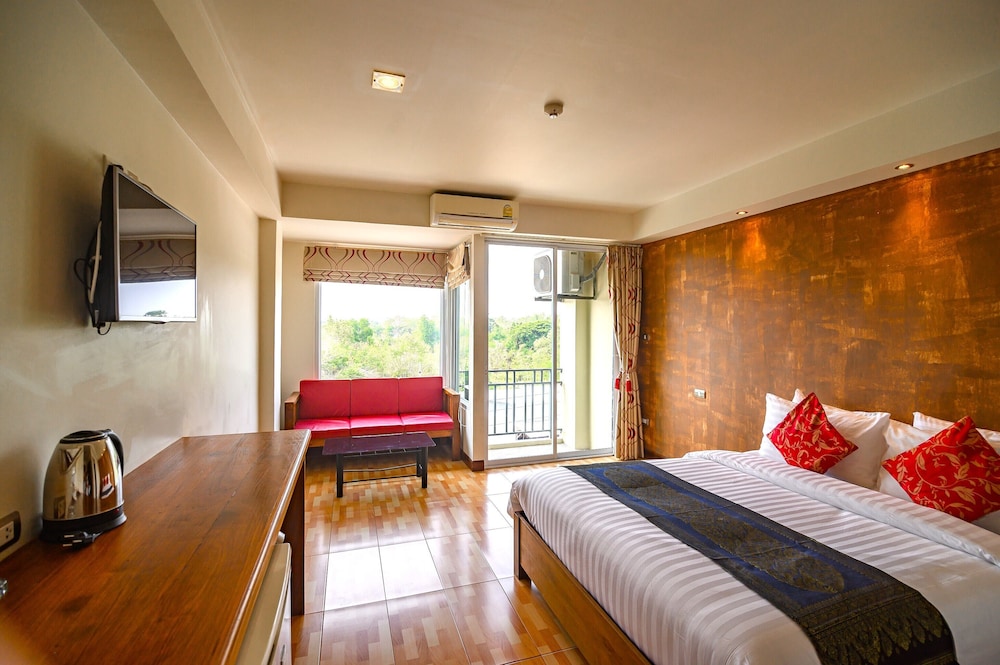 ROOM, MOUNTAIN VIEW