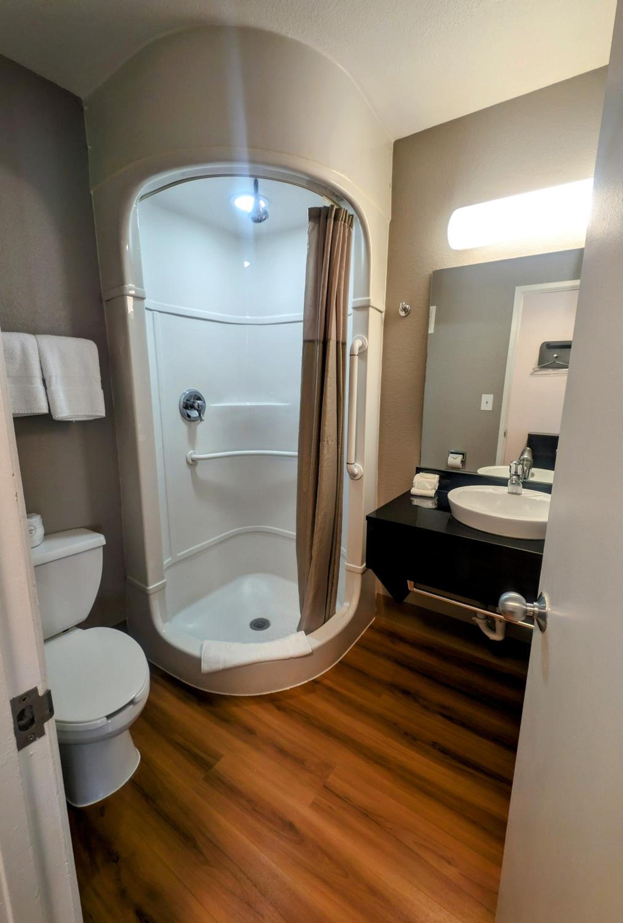 غرفة بسرير كوين يُسمح فيها بالحيوانات الأليفة، Econo Lodge Idaho Falls, ID 10/10