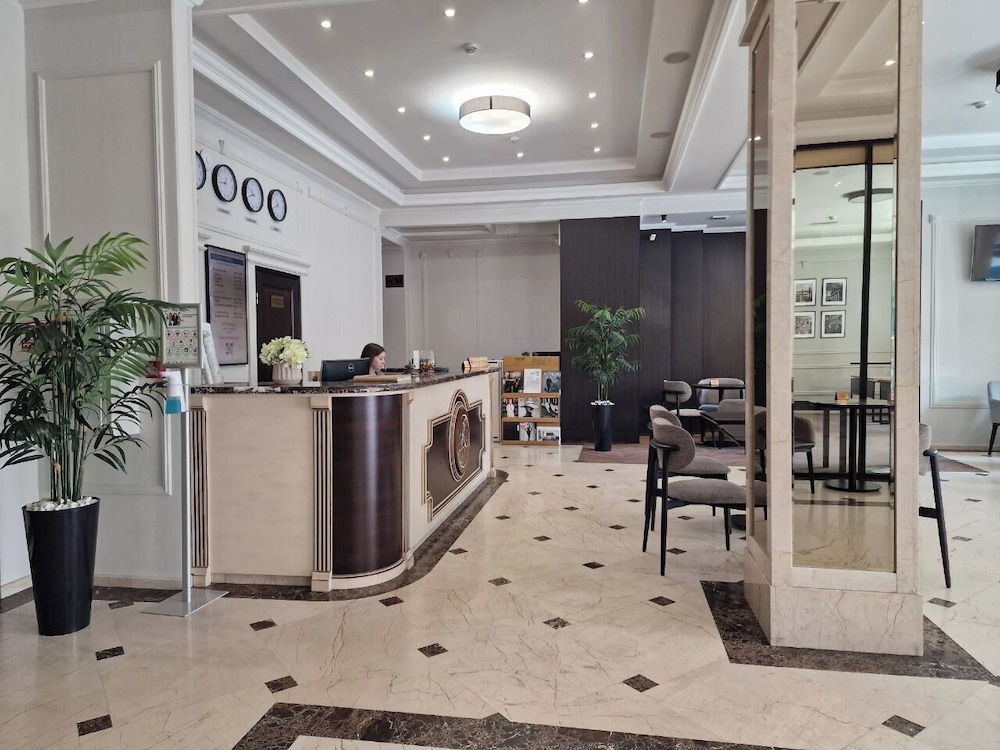 Regency Hotel 8/49