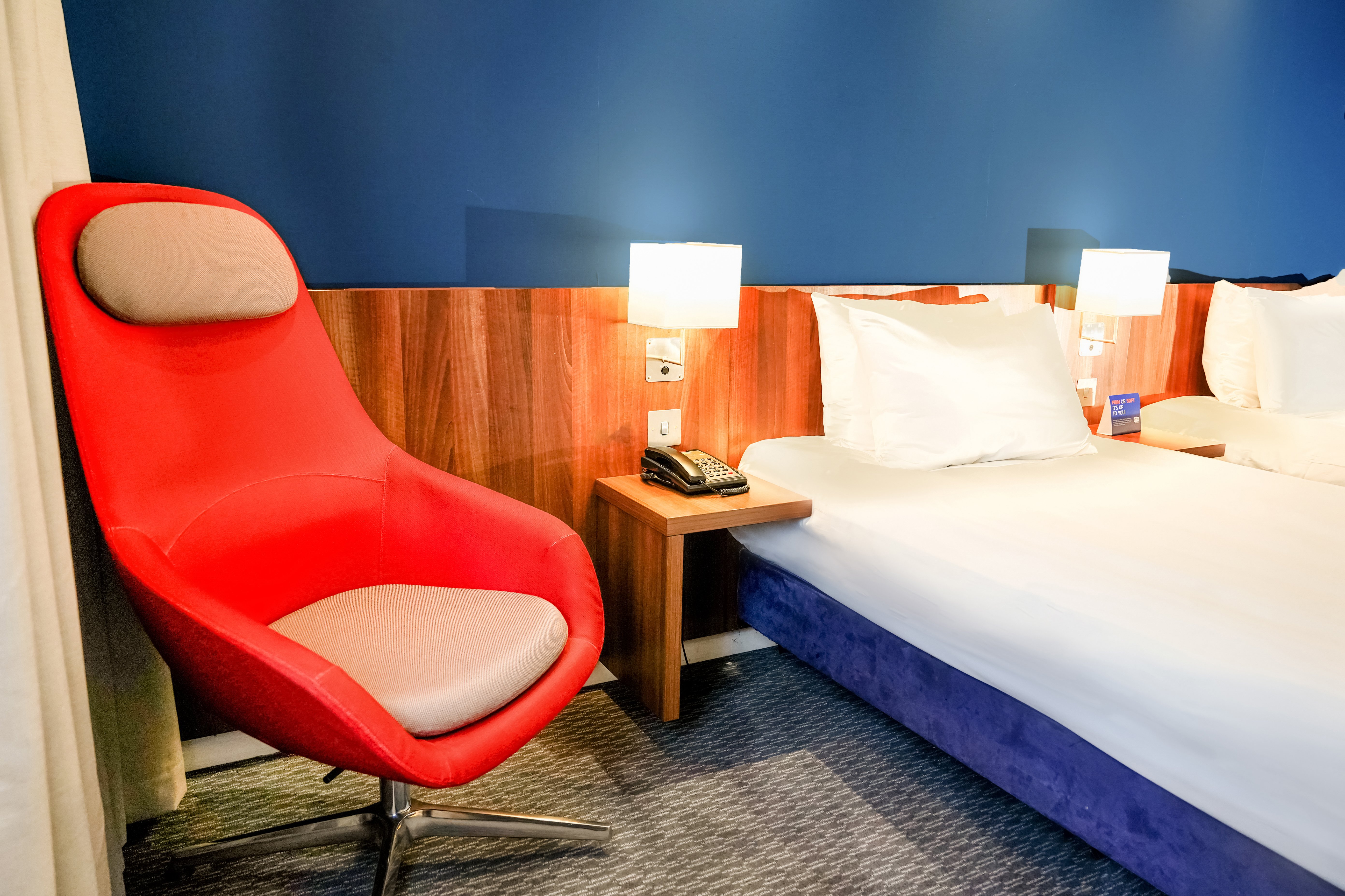 HOLIDAY INN EXPRESS HARLOW 37/74