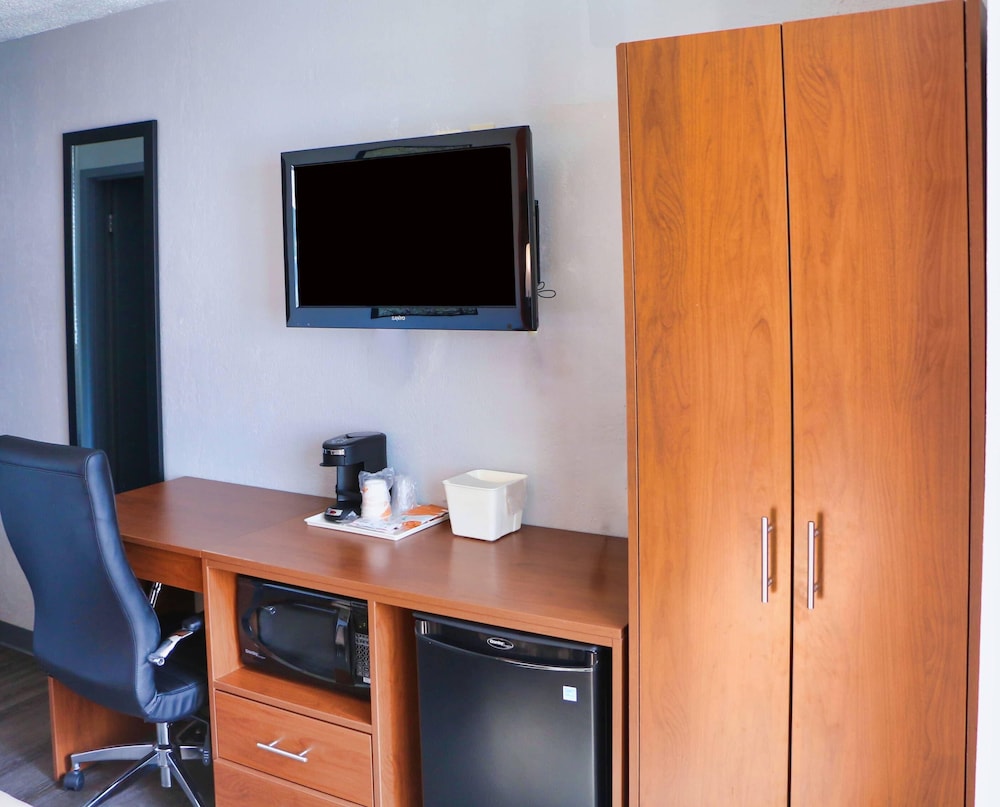 Quality Inn and Suites Watertown Fort Drum 38/50