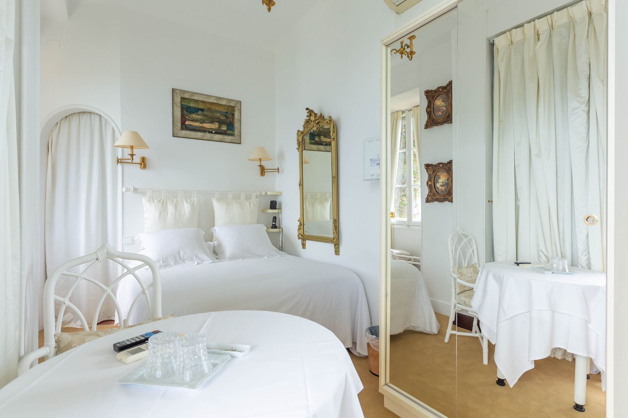 غرفة بسرير كوين بإطلالة على البحر بشرفة، Hotel Le Roquebrune 4/6