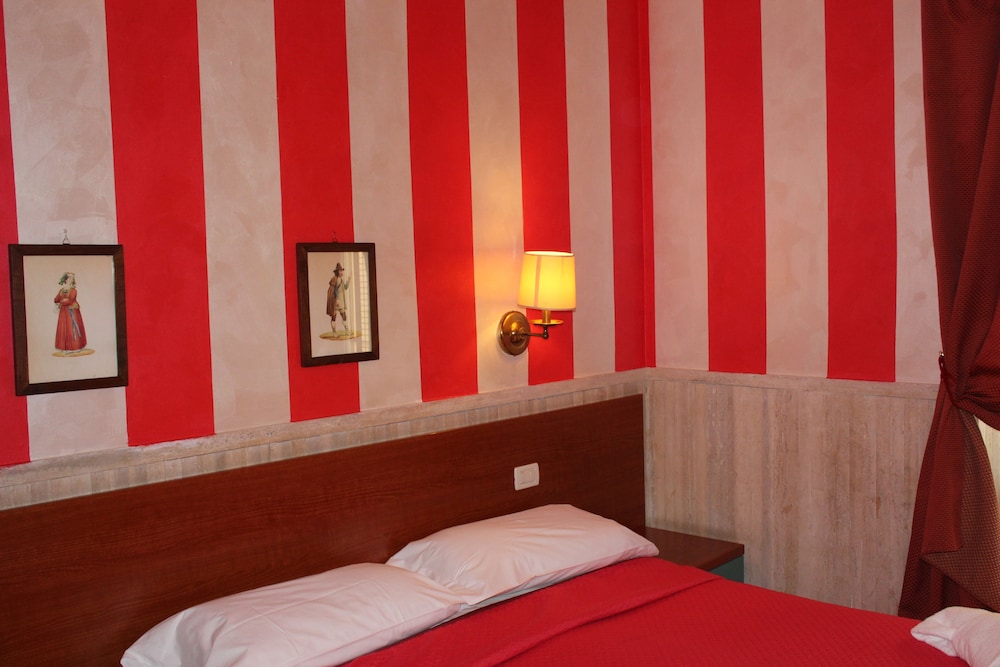Pyramid Hotel photo1