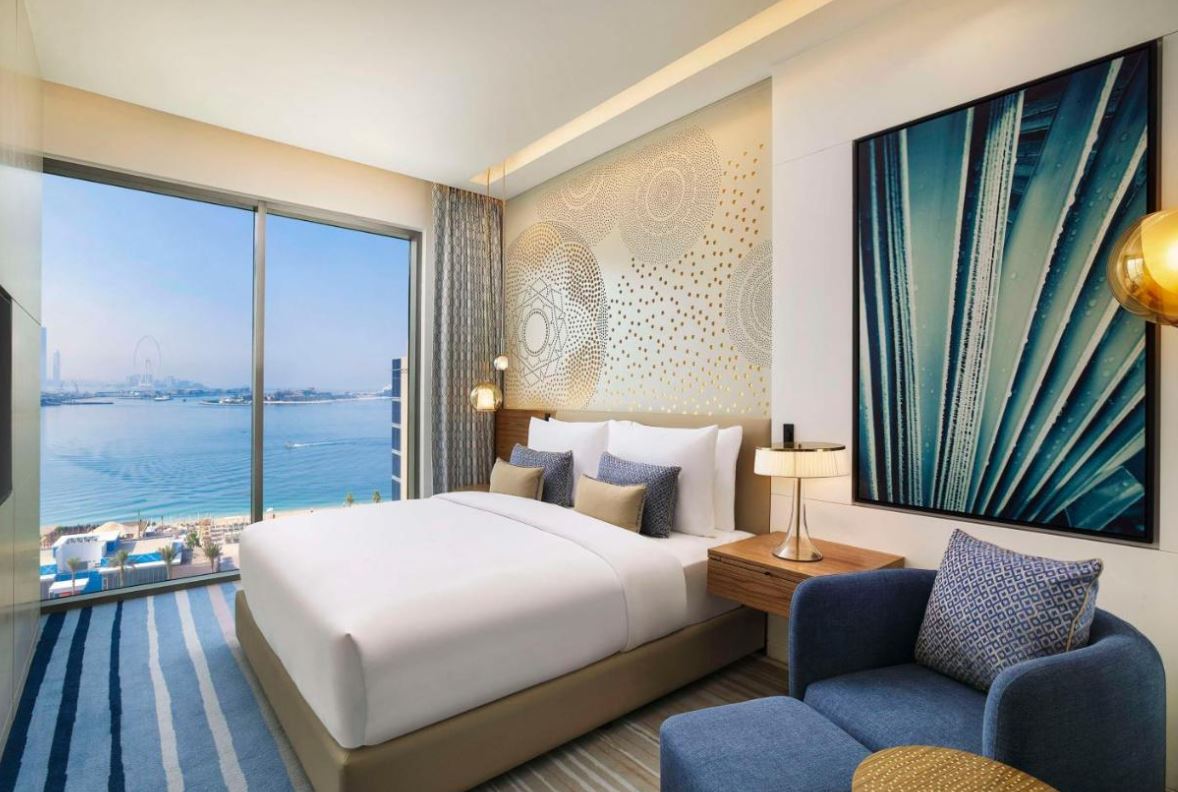 GUEST ROOM, KING BED, PARTIAL SEA VIEW