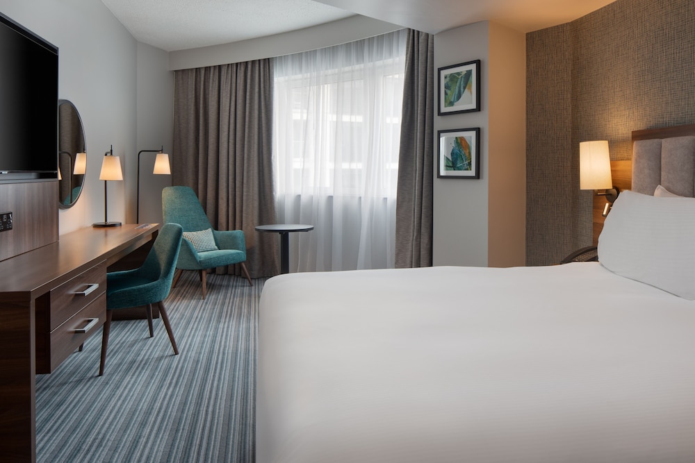ROOM, QUEEN BED