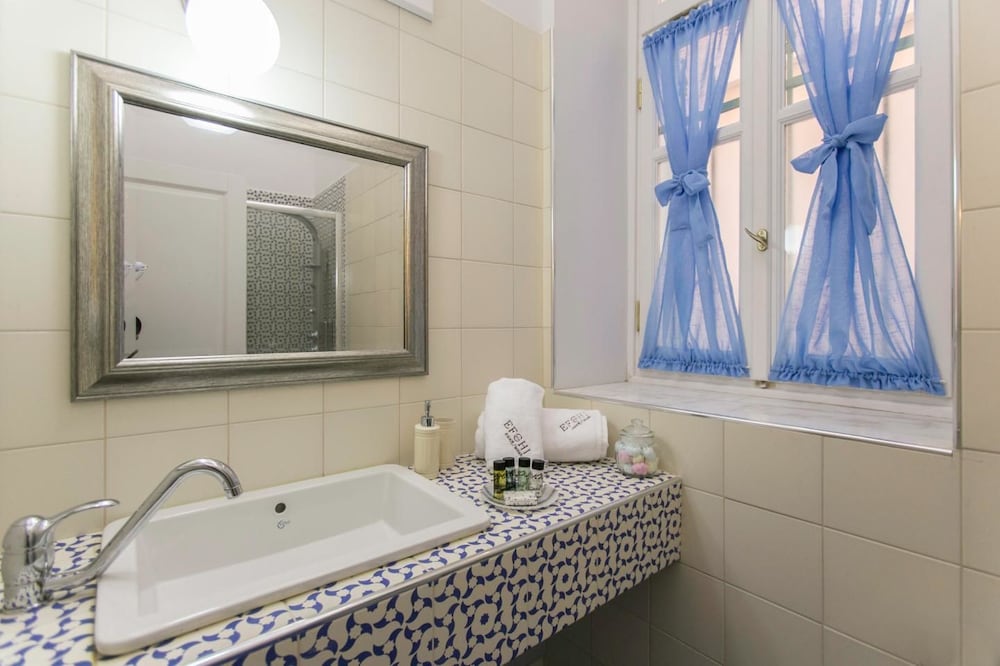 Efchi Suites 1904 36/39