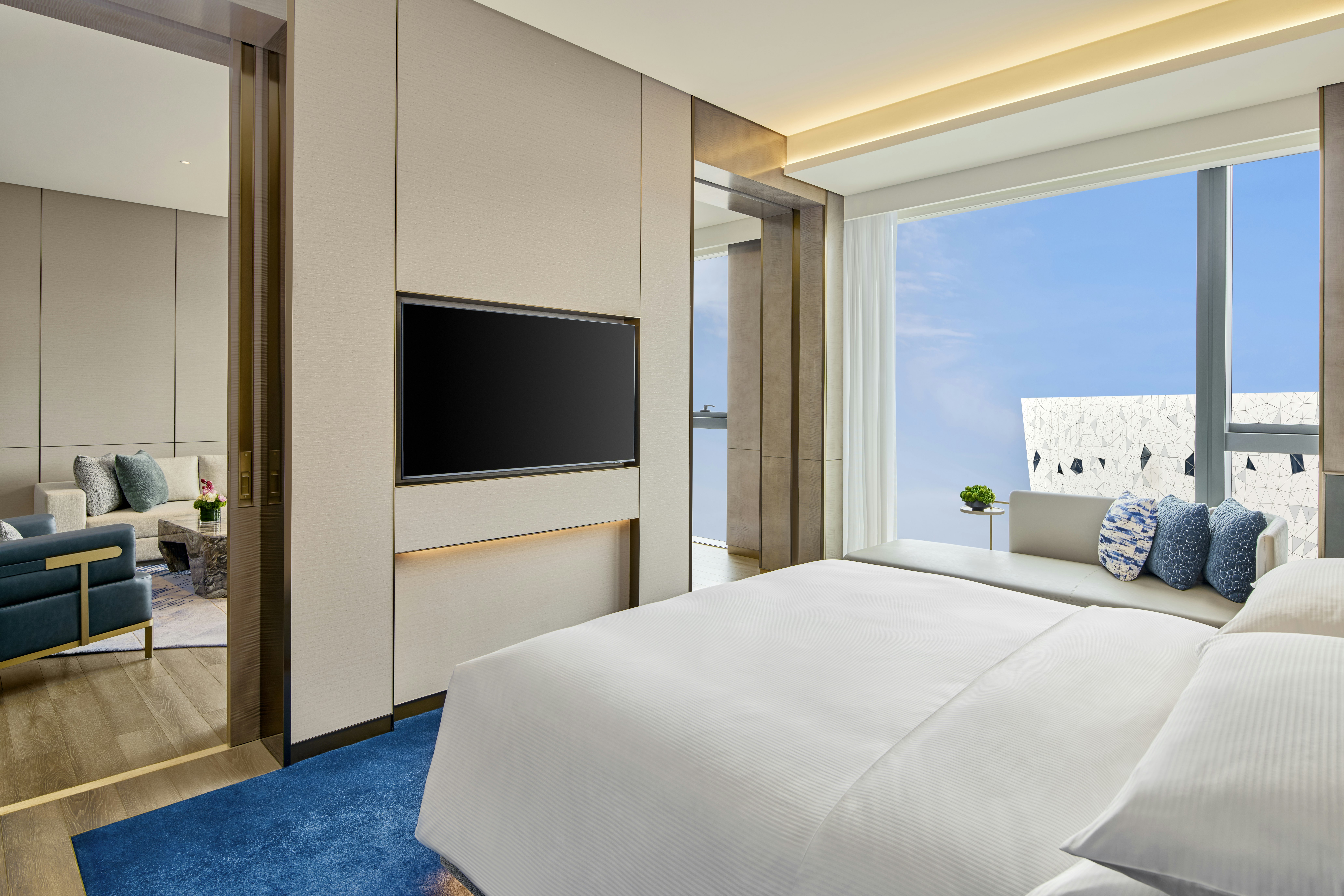 DELUXE, SUITE, KING BED