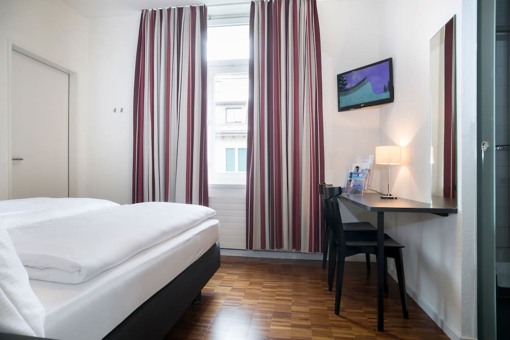 ECONOMY, TWIN BEDS