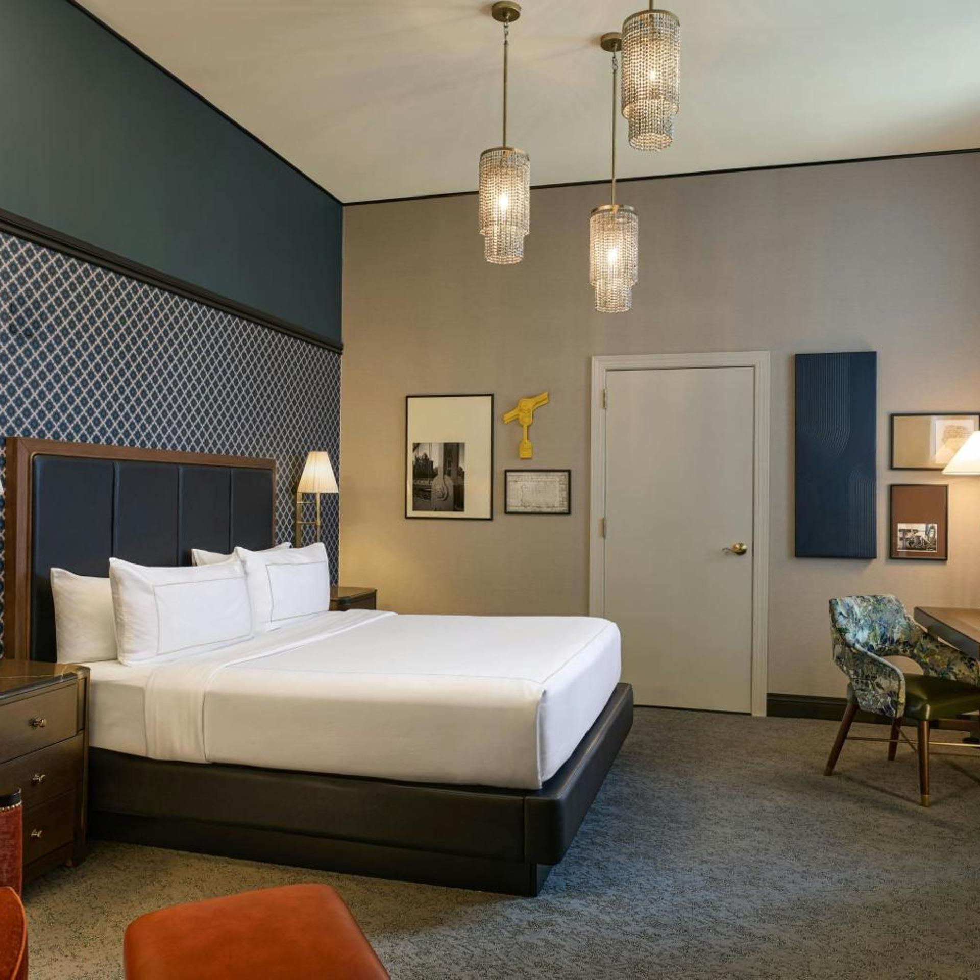 Room, King Bed, Partial River View, Accessible