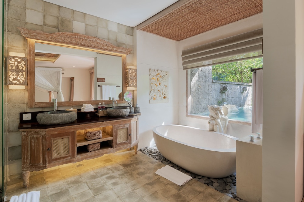 The Udaya Resort Spa 72/74