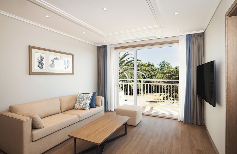 Kensington Resort Jeju Seogwipo 18/37