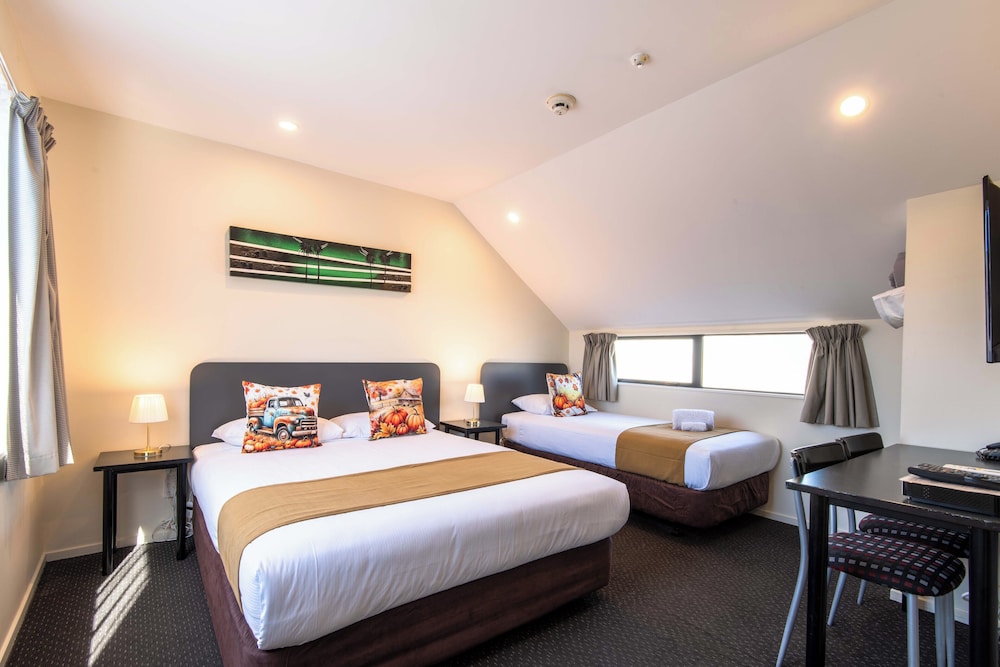UPSTAIRS, APARTMENT, MULTIPLE BEDS