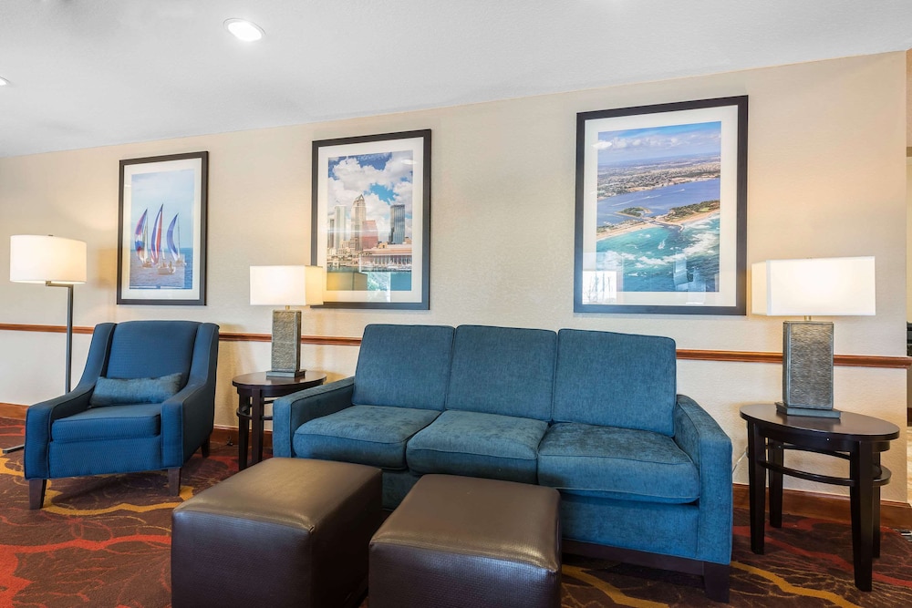 Comfort Suites Tampa Airport North 21/35