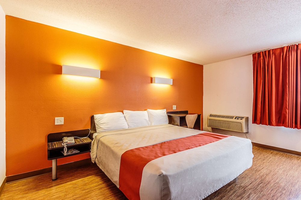Motel6 Wisconsin Rapids Wi 24/54