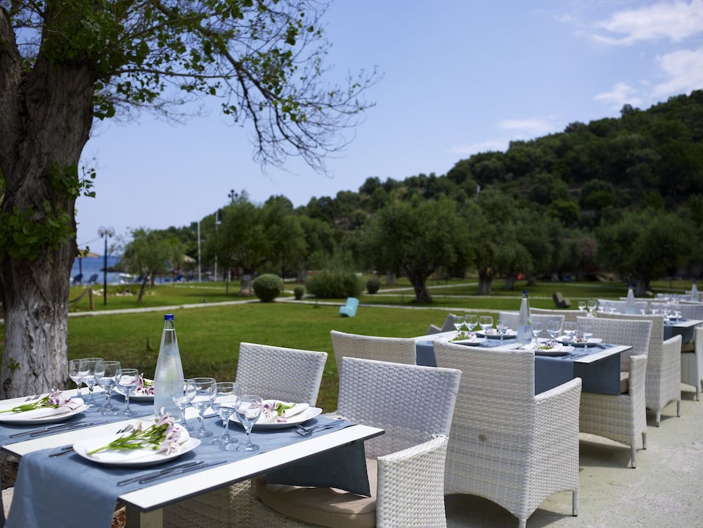 Belle Helene Hotel 25/45