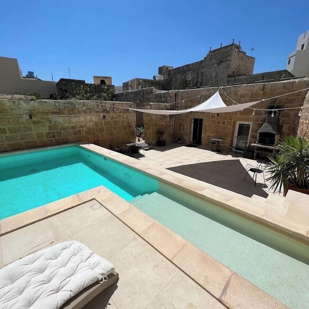 Lemon Tree Bed & Breakfast 28/30