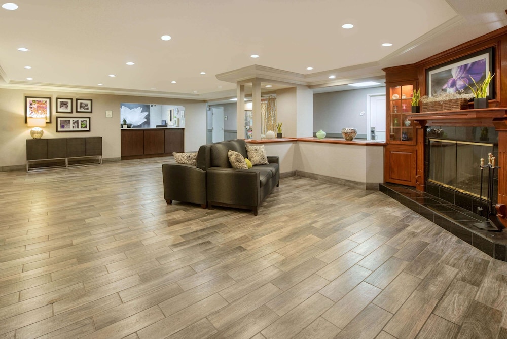 La Quinta Inn & Suites by Wyndham Cleveland Macedonia 5/47