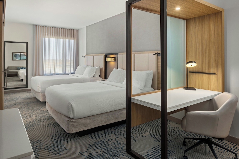 SpringHill Suites by Marriott Bettendorf 34/35