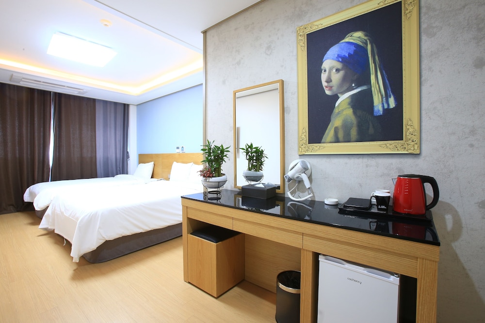 Line Hotel 13/26