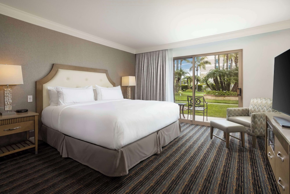 Room, King Bed, Garden View, Balcony, Exterior Entrance