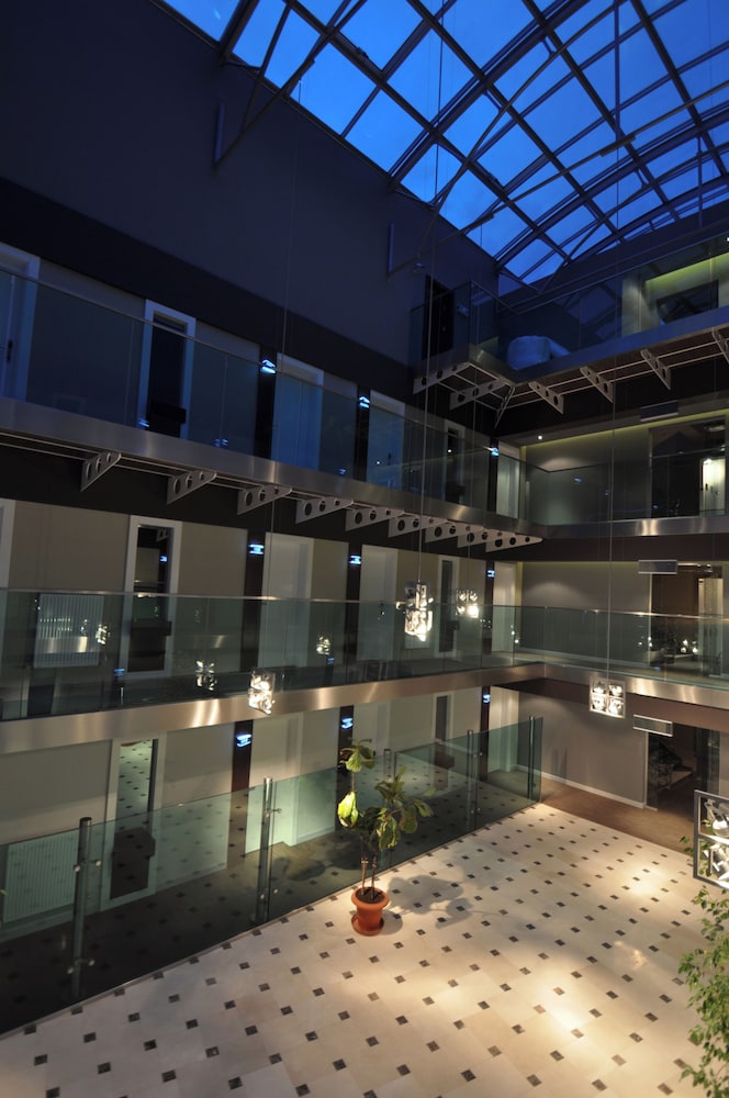 No 19 Boutique Hotel 2/69